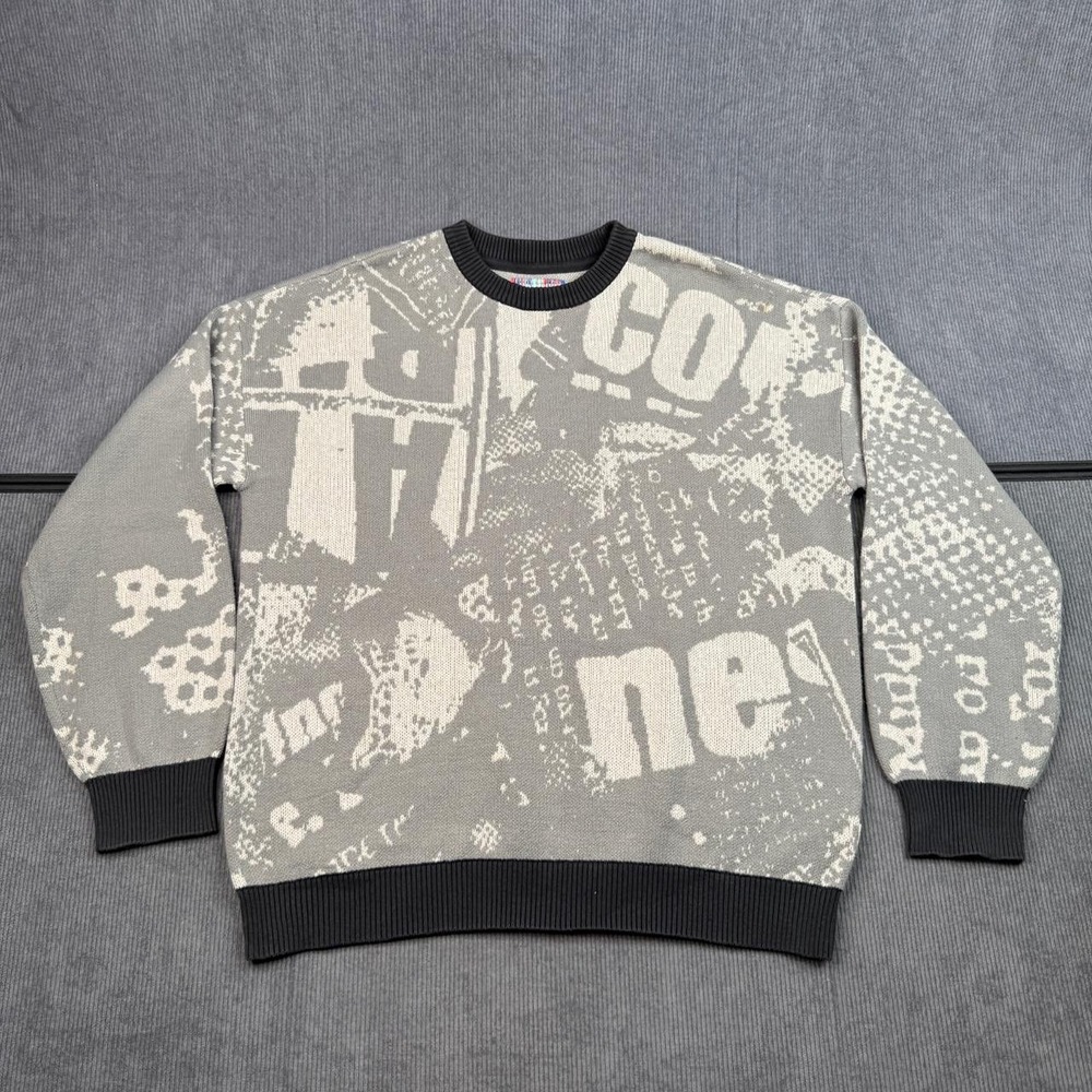 Urban Outfitters Newspaper Print Crewneck‎ Sweater Grey White Mens Small